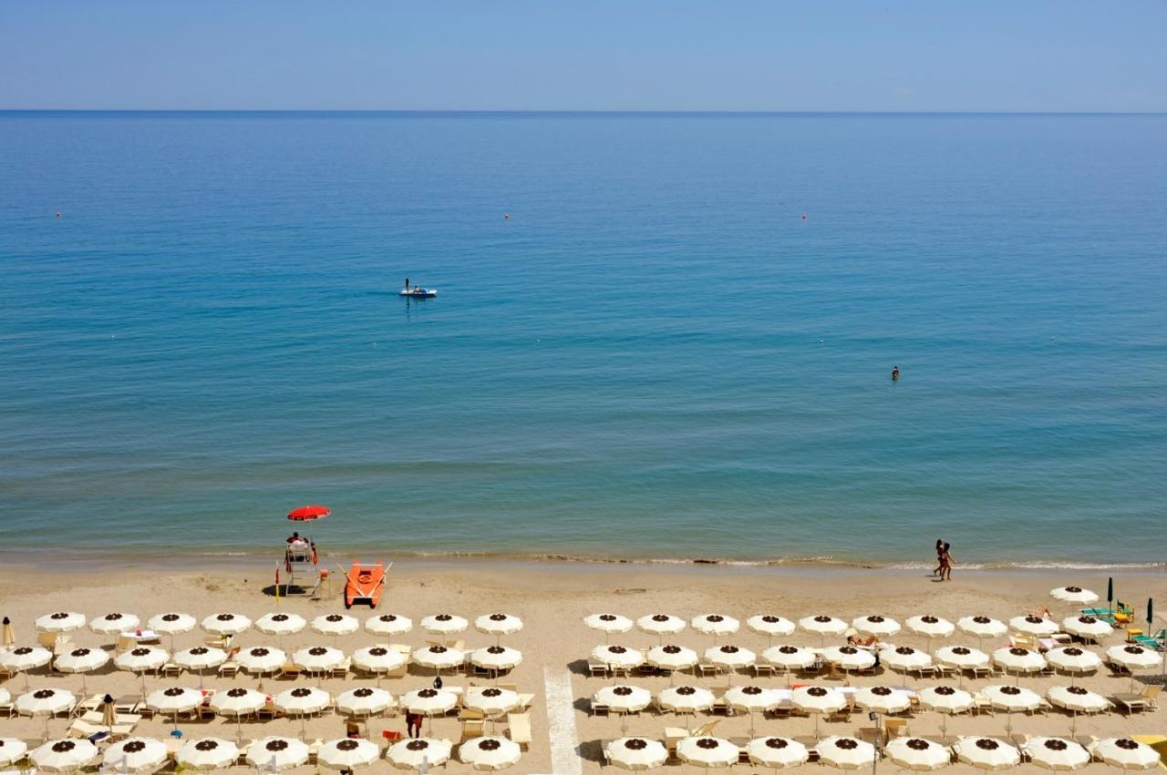 Diana Grand Hotel Алассио Экстерьер фото